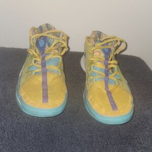 Nike Kyrie Flytrap 6 Kids Sneakers Yellow Size 5.5Y